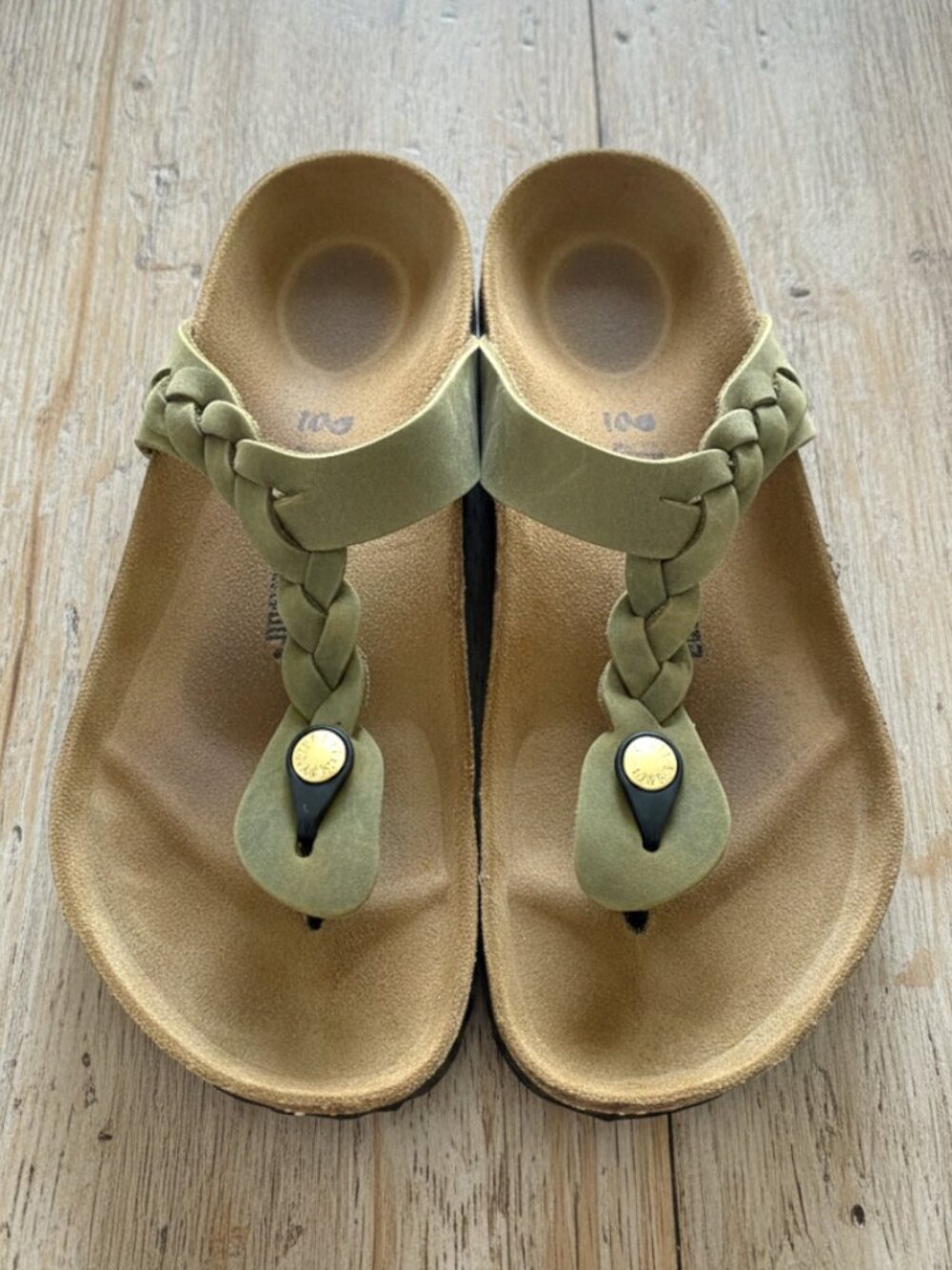 Birkenstock Gizeh Light Olive Green Oiled Leather Sandals Womens 9–9.5 EU 40 - Picture 3 of 12